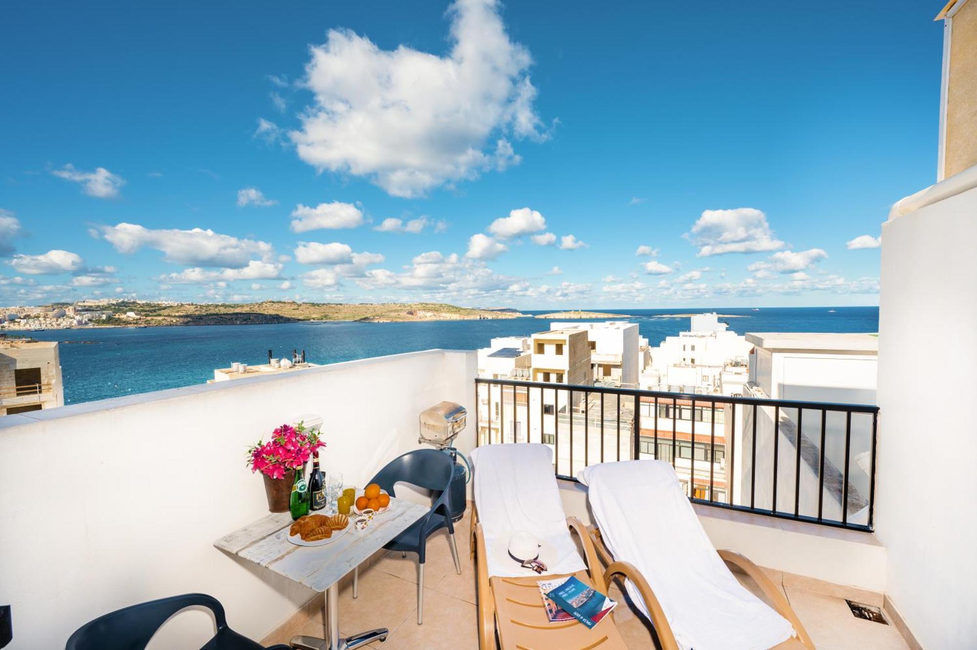 Апартаменти Penthouse With Seaview Terrace Сент-Полс-Бей Екстер'єр фото