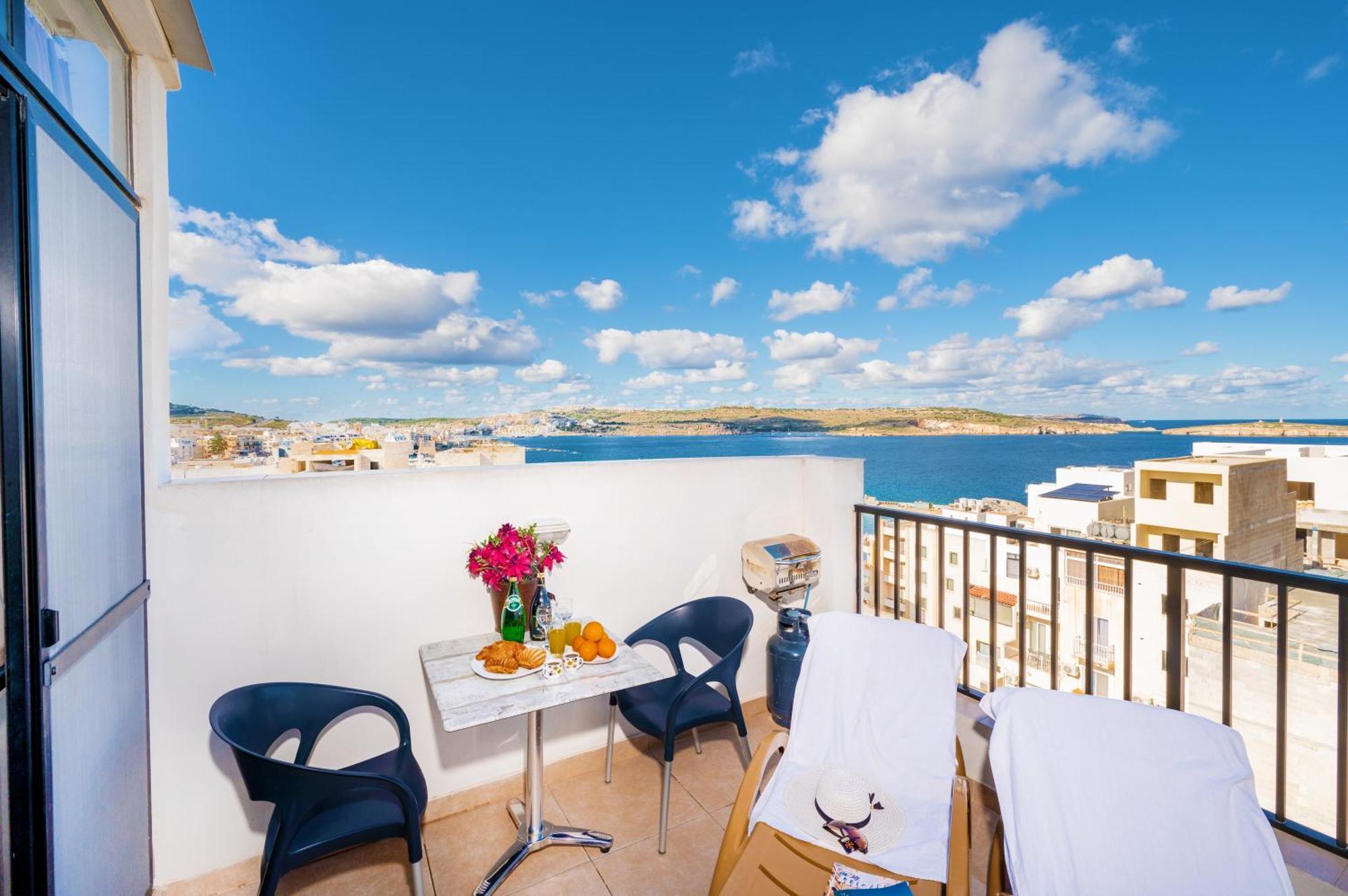 Апартаменти Penthouse With Seaview Terrace Сент-Полс-Бей Екстер'єр фото
